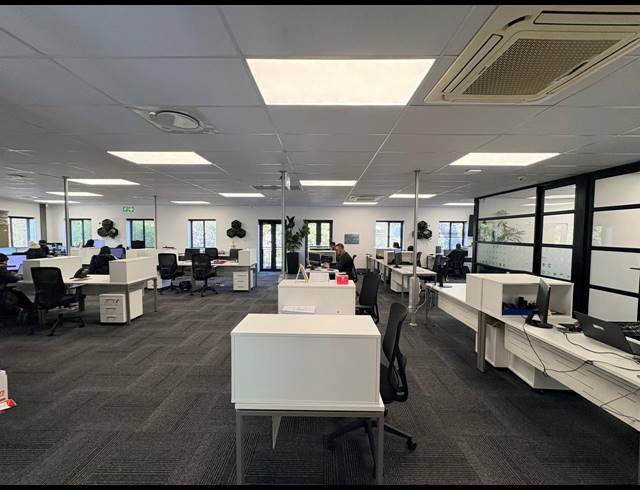 271M² OFFICE TO LET IN VORNA VALLEY